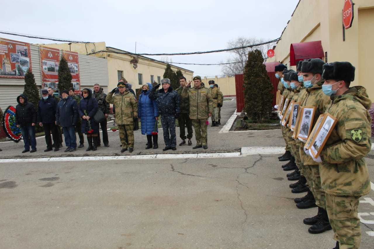 В воинской части 6688 в Астрахани почтили память погибших боевых товарищей