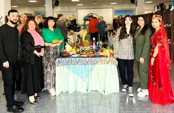 В Астрахани праздник Новруз Байрам отметили на территории Азербайджанского делового центра 