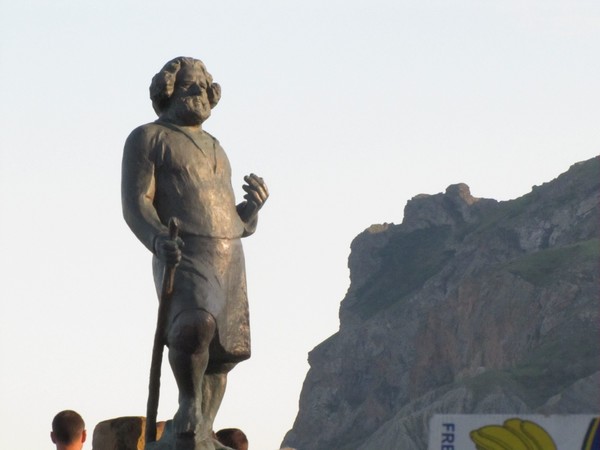 Памятник Волошина в Коктебеле