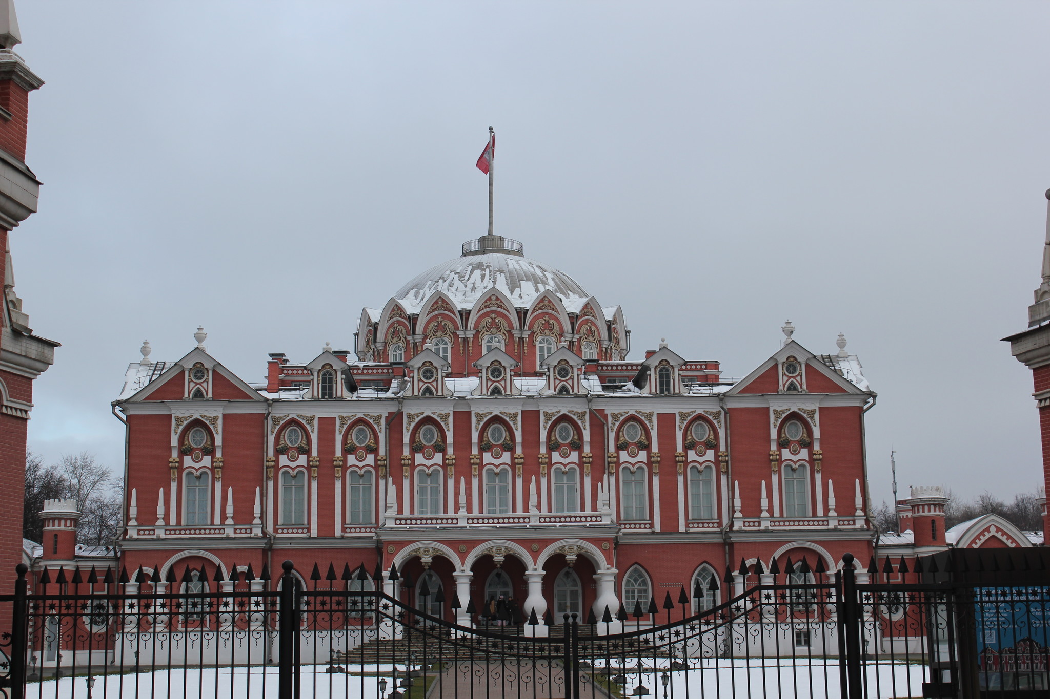 петровский путевой дворец экскурсии