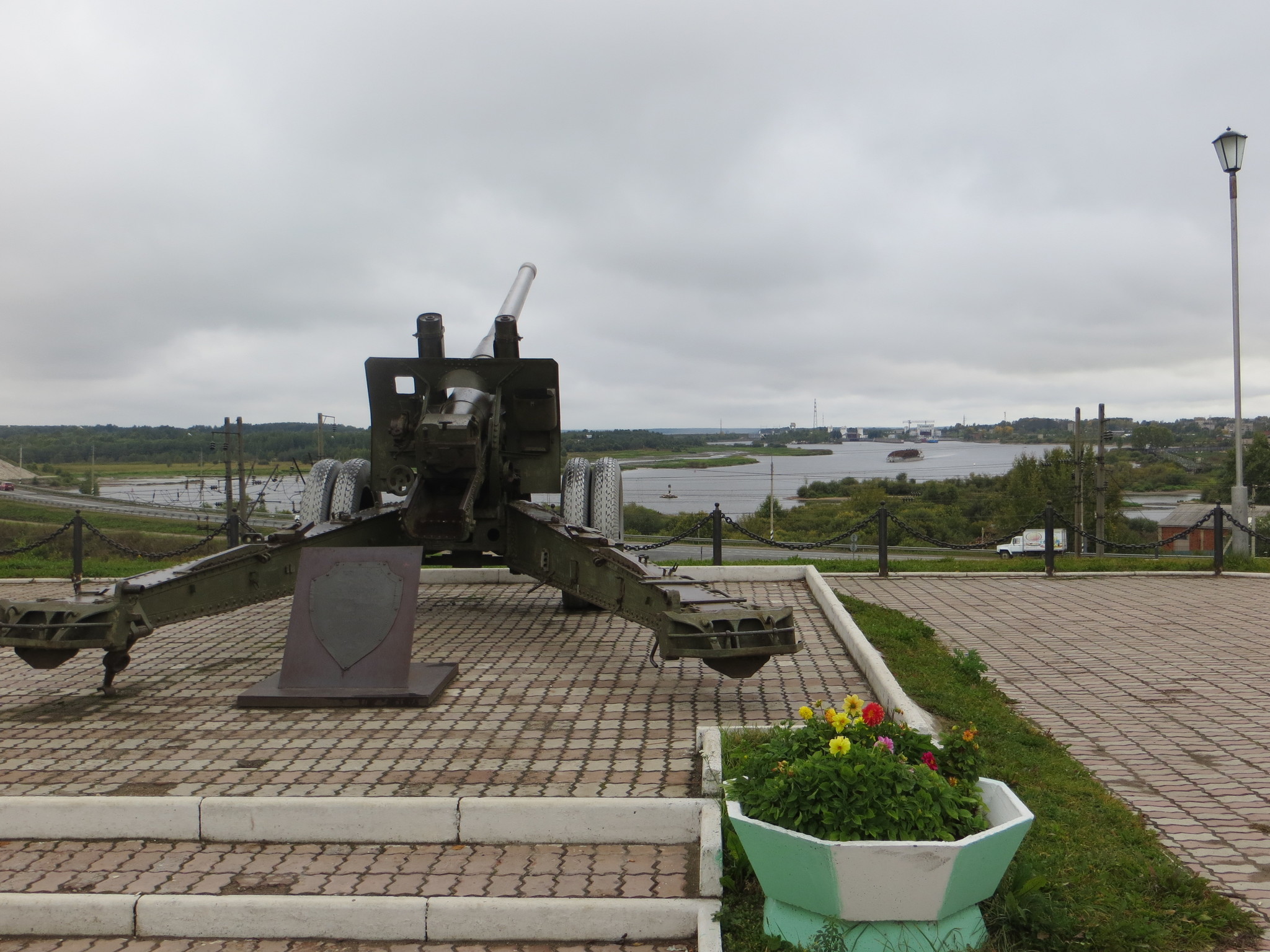 Шексна вологодская область. Шексна пушка. Шексна поселок городского типа. Рабочий посёлок Шексна. Шексна вид с пушки.