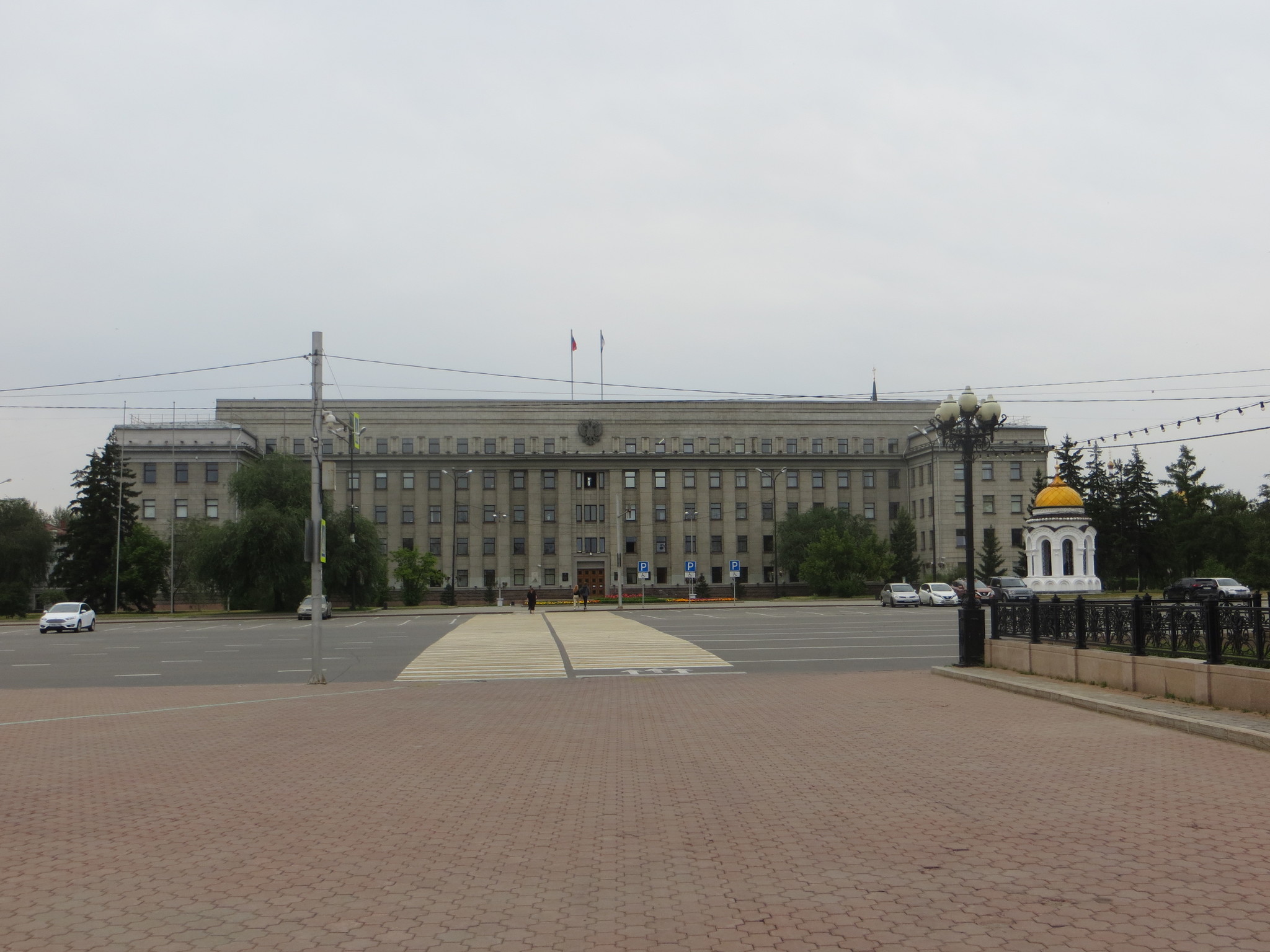 Иркутск площадь. Иркутск здание правительства. Иркутск здание правительства области. Главная площадь Иркутска.