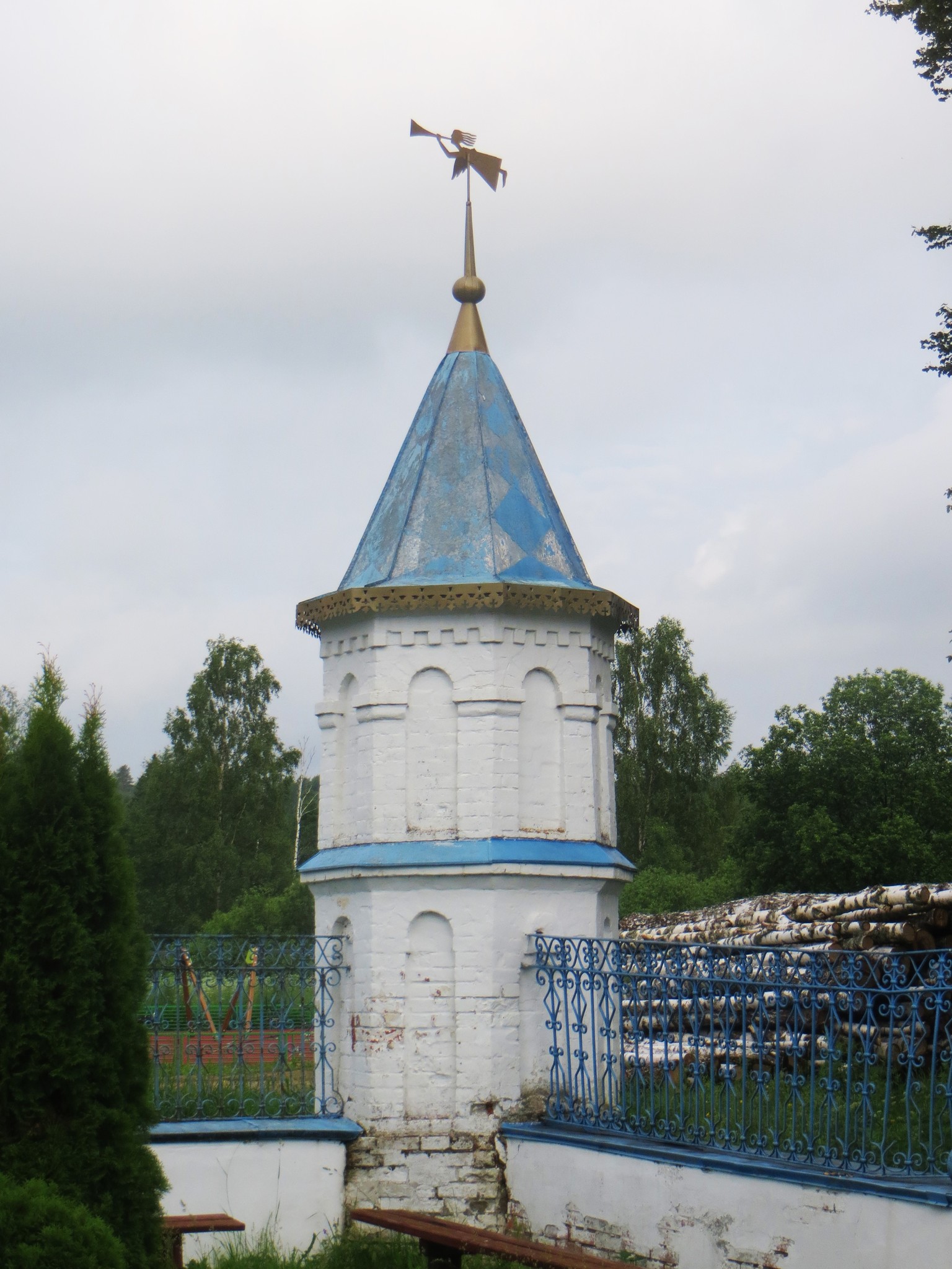 Лубочные святые Введенской церкви в Барашах