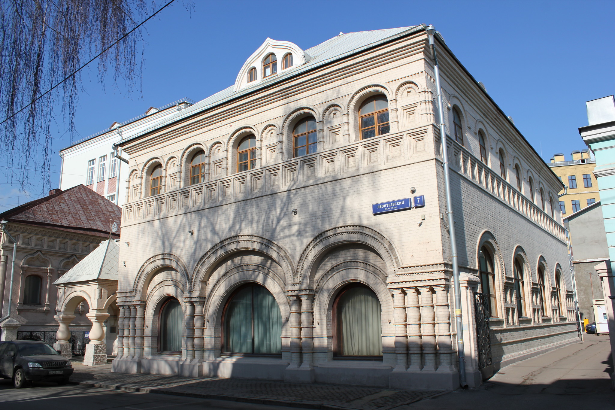 леонтьевский переулок в москве