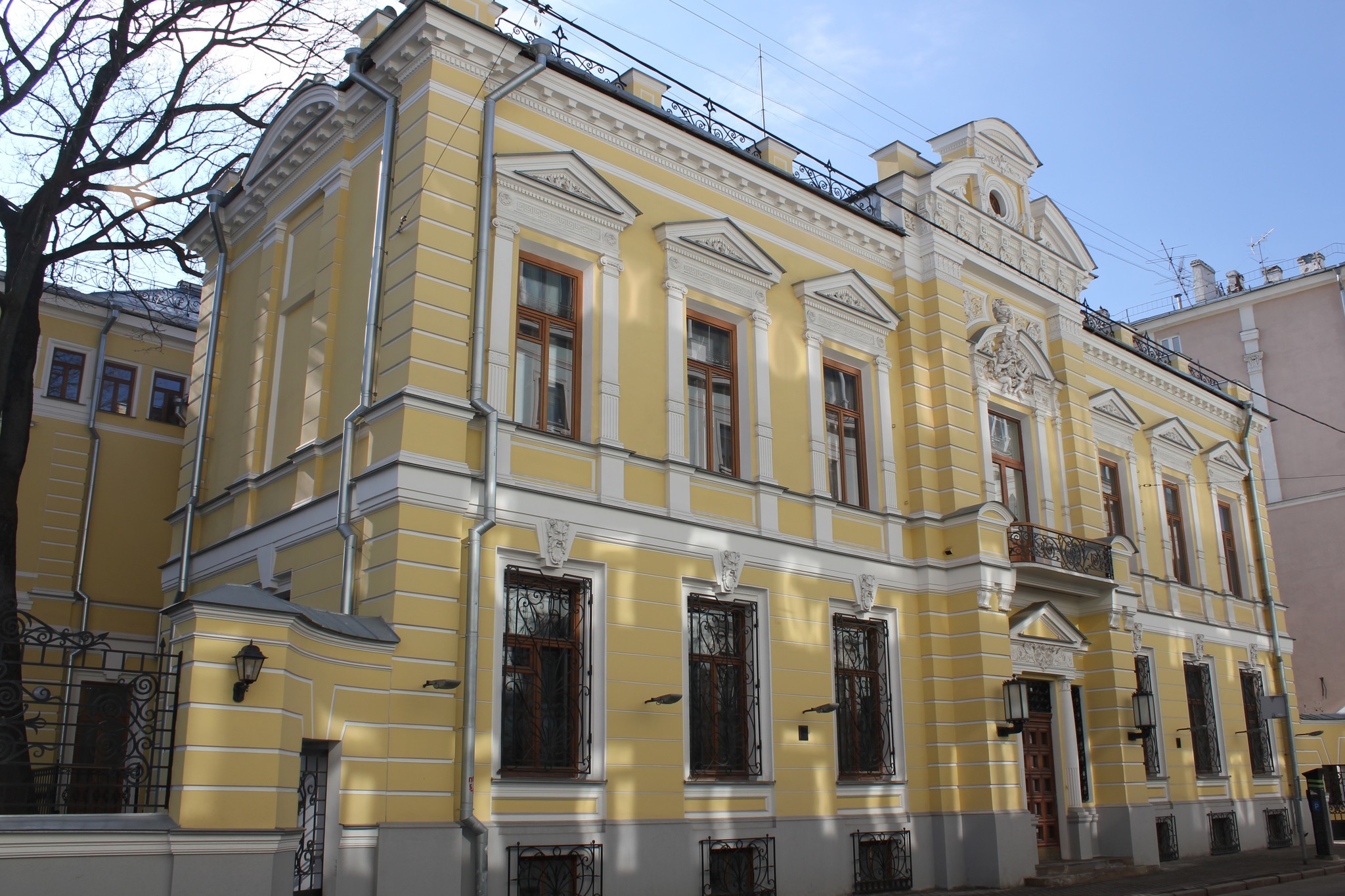 леонтьевский переулок в москве