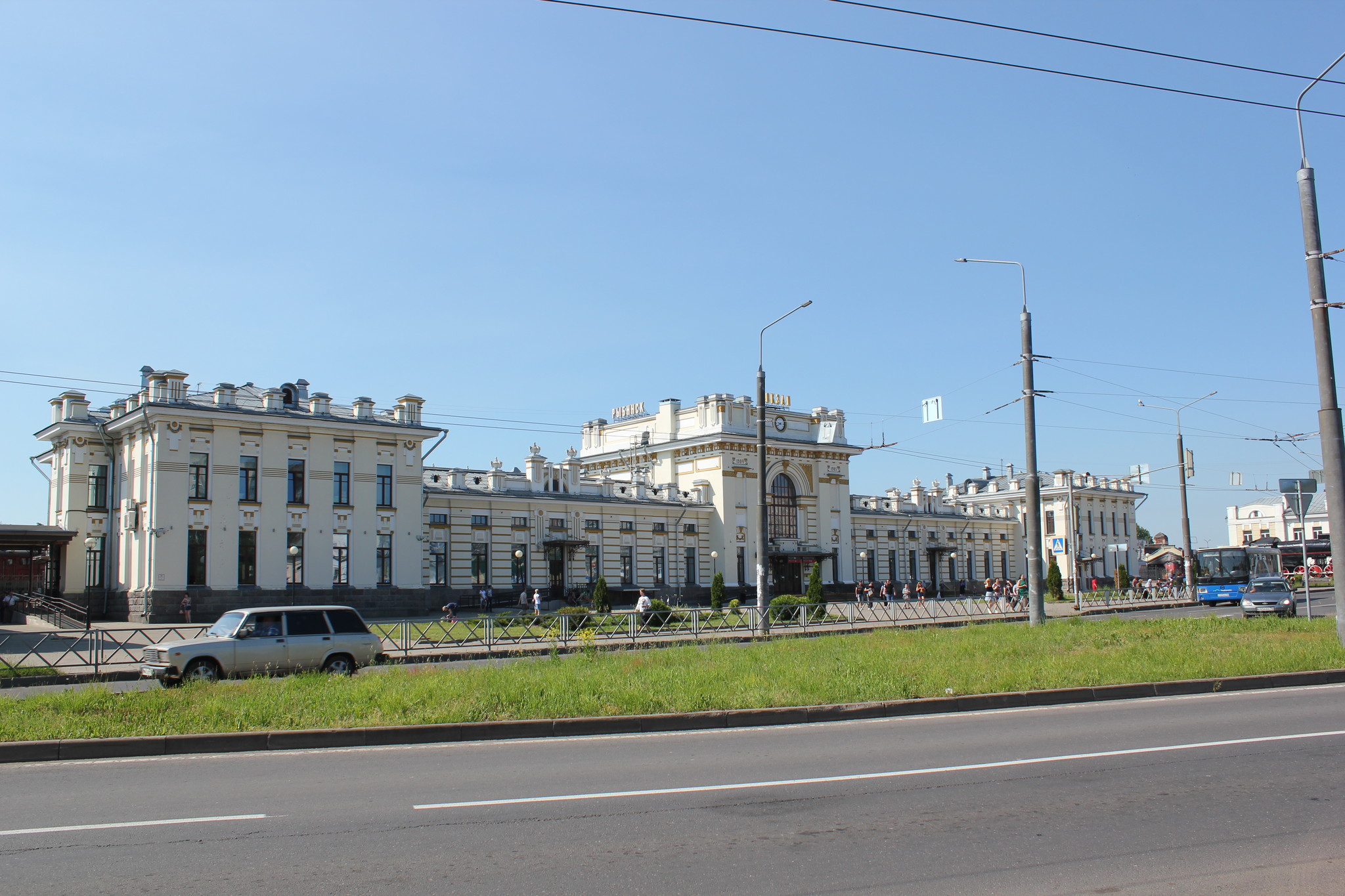 Рыбинск. Вокруг вокзала