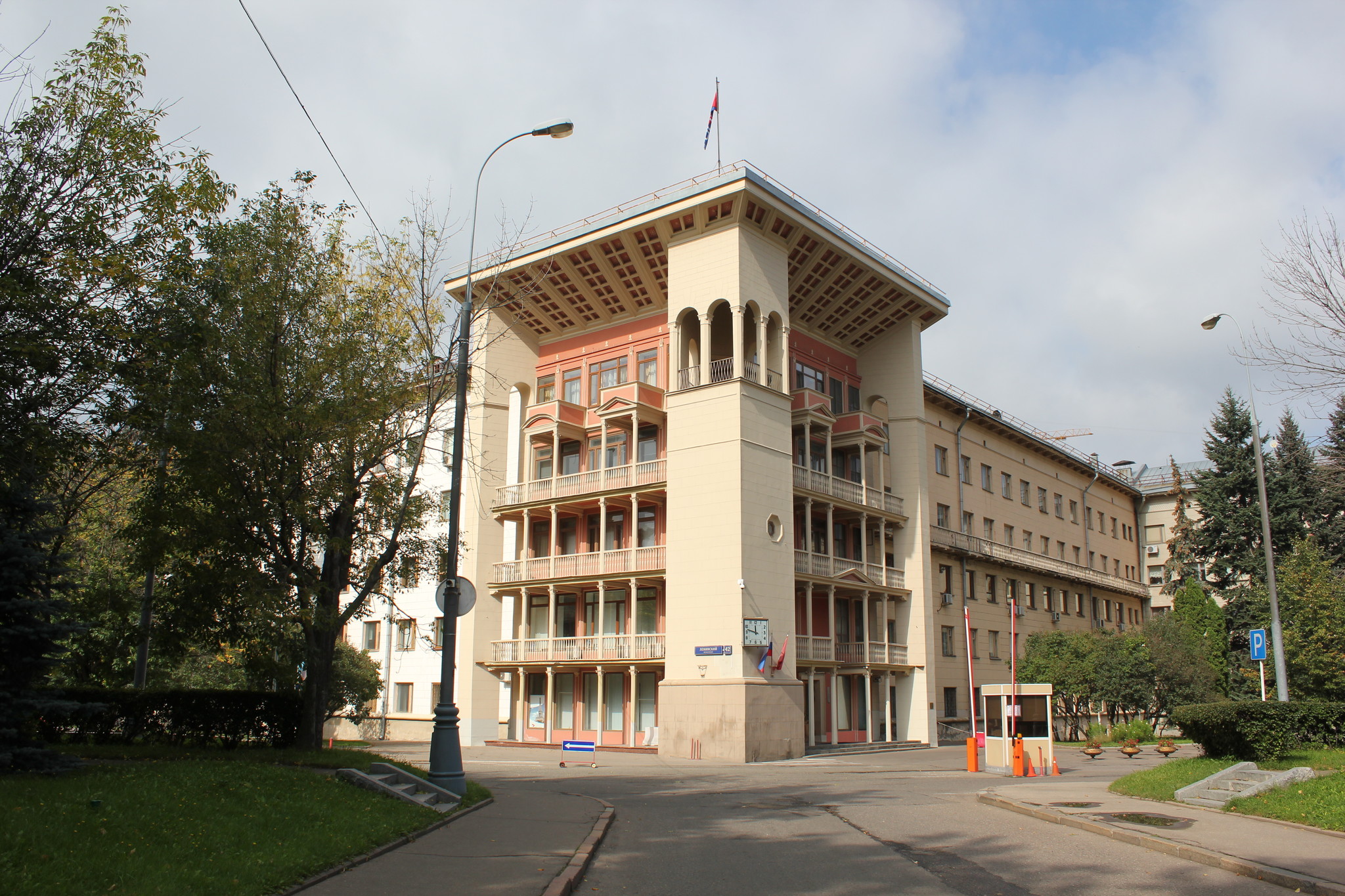 Площадь Гагарина и окрестности