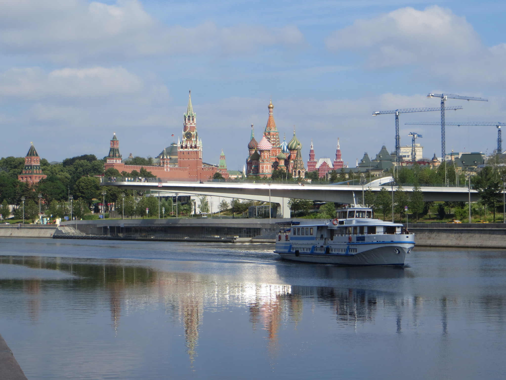 Кораблик Москва река