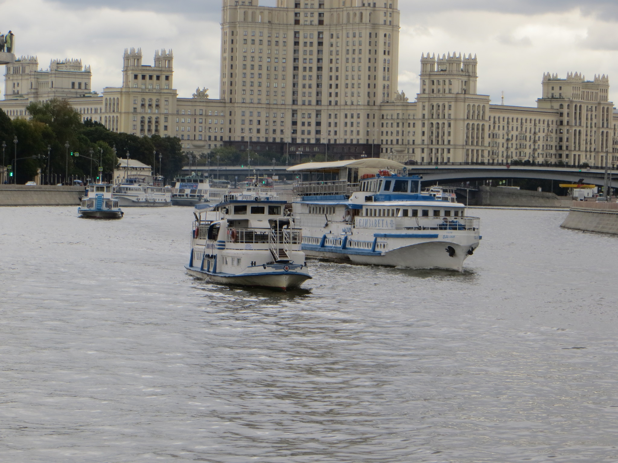 Корабли на Москве реке в Москва