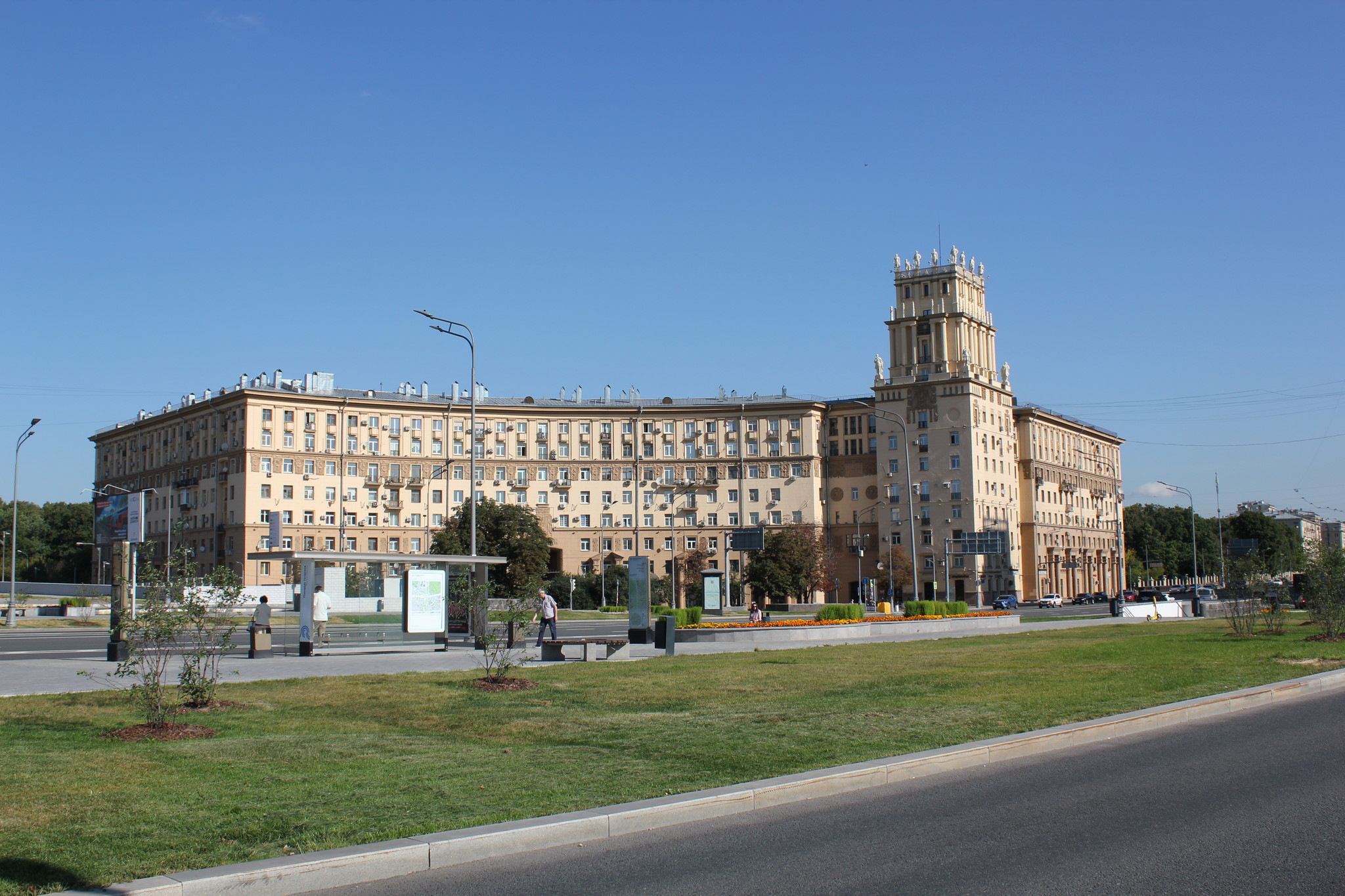 Площадь Гагарина и окрестности