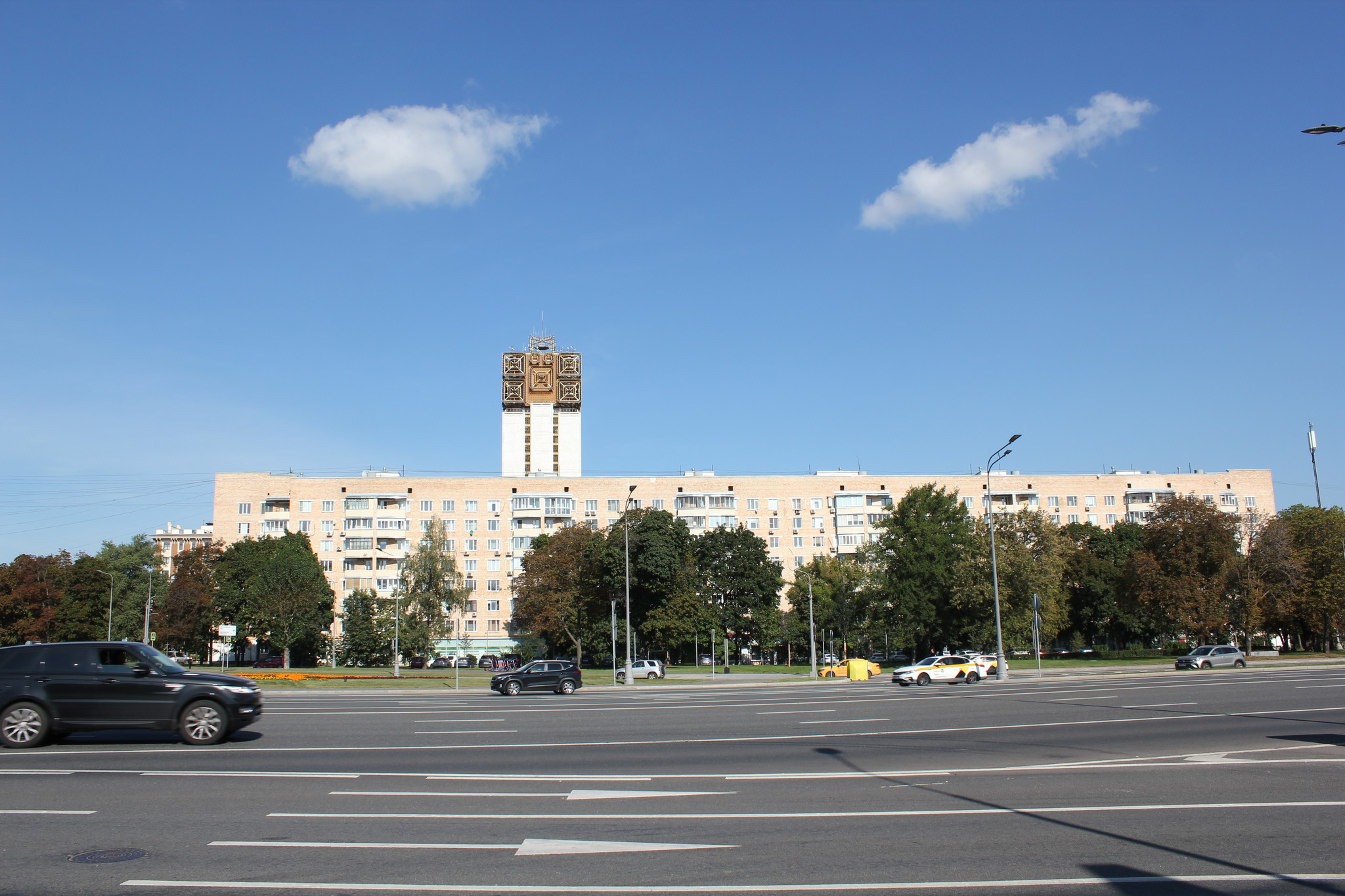 Площадь Гагарина и окрестности