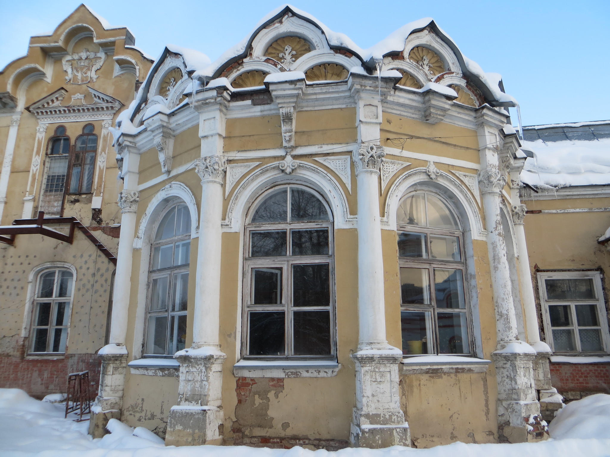 Сохранившиеся постройки усадьбы. Усадьба Алтуфьево в Москве. Усадьба Ворошилова Алтуфьево. Усадьба Алтуфьево господский дом Ризалит. Усадьба Алтуфьево внутри.