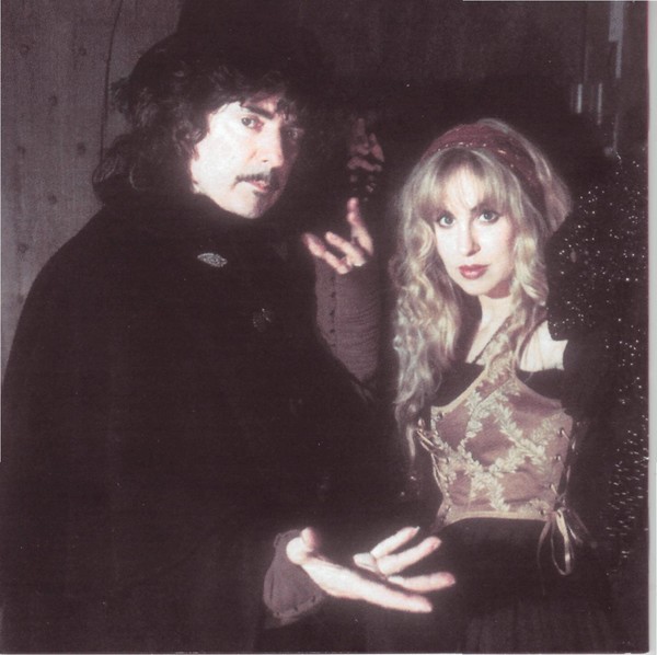 Группа blackmore s night слушать. Группа Blackmore’s Night. Кэнди Найтс и Блэкмор. Blackmore's Night 2002 past times with good Company. Past times with good Company Blackmore s Night.