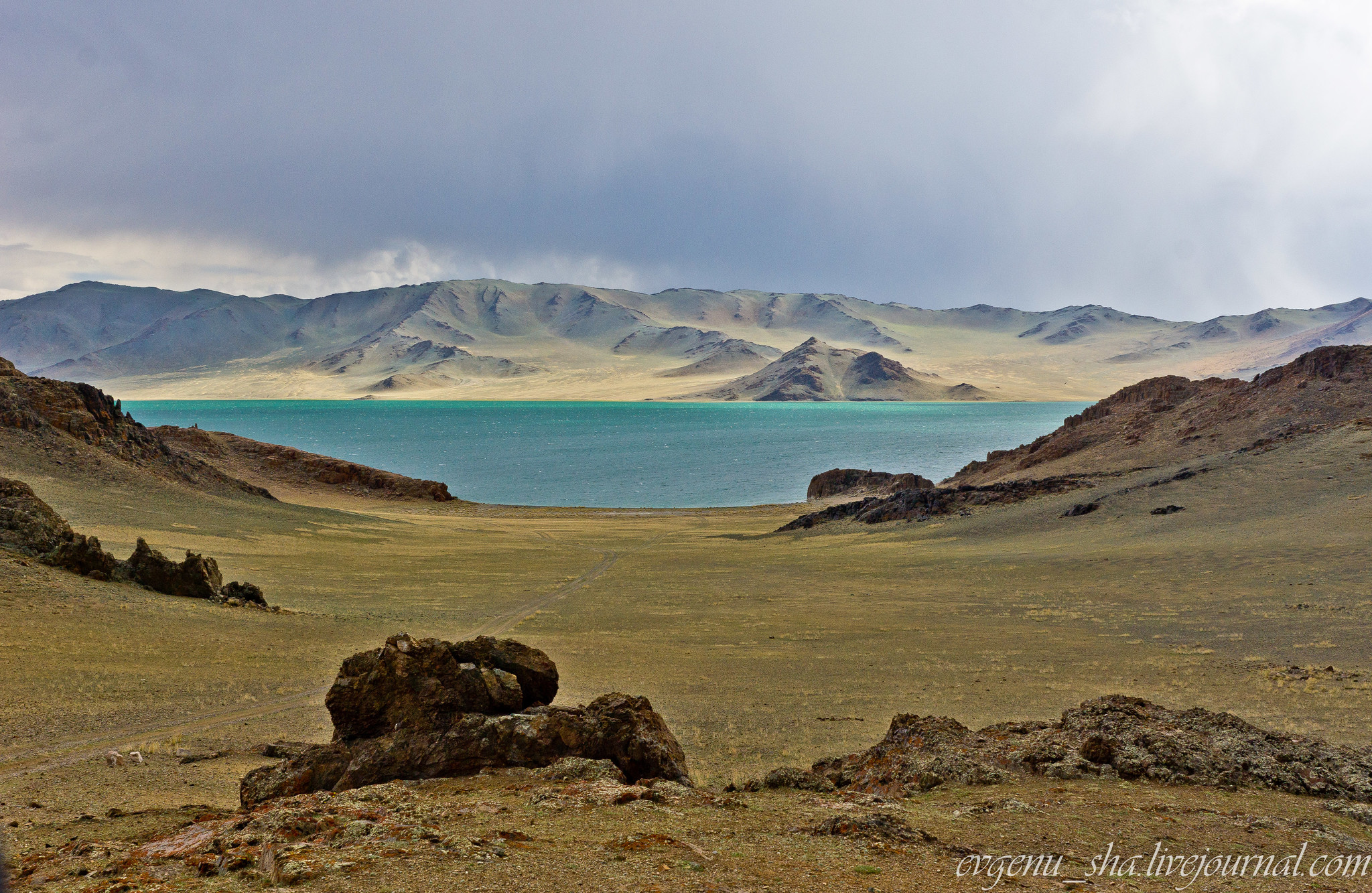 Монголия в какой части света. Даян нуур Монголия озеро. Озеро толбо нуур Монголия. Цагааннуур Монголия. Озеро толбо нуур Монголия на карте.