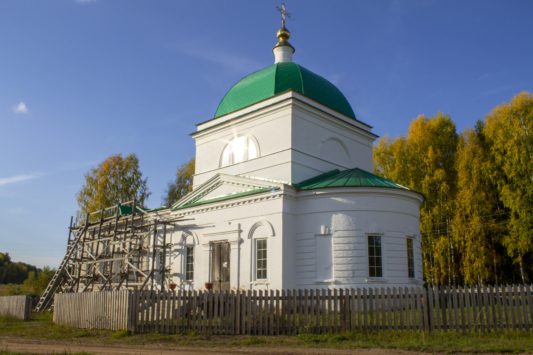 Погода село юксеево пермский край. Холуново Слободской район Кировская область Церковь. Церковь Юксеево. Спасо-Преображенская Церковь села Юксеево. Церковь Юксеево Пермский край.