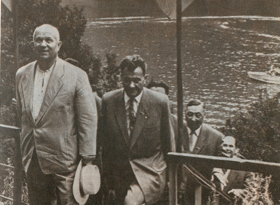 Хрущев и Кунаев на озере Иссык. 1961 год