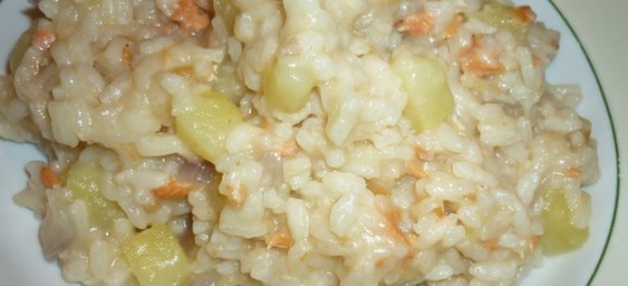 Рис без моркови. Ризотто цыплёнок, рис, морковь, картофель. Что можно приготовить из риса картошки и морковки. Какое блюдо можно приготовить из риса картошки и морковки без масла.