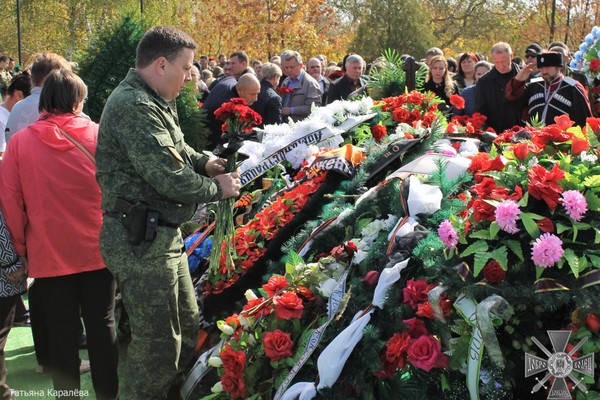 Могила захарченко в донецке фото