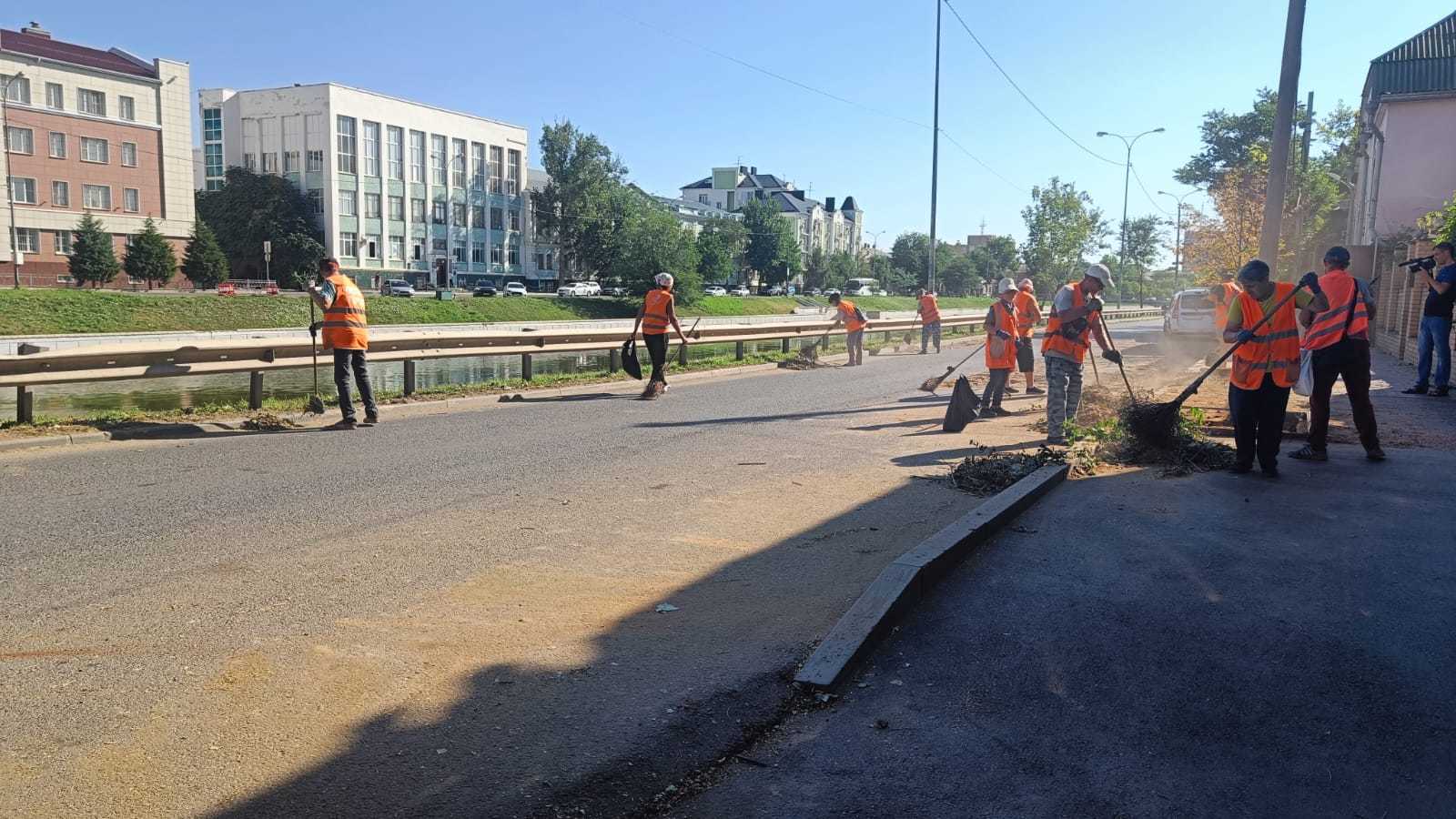 В Астрахани всерьез взялись за наведение порядка на Набережной 1 Мая |  31.07.2023 | Астрахань - БезФормата