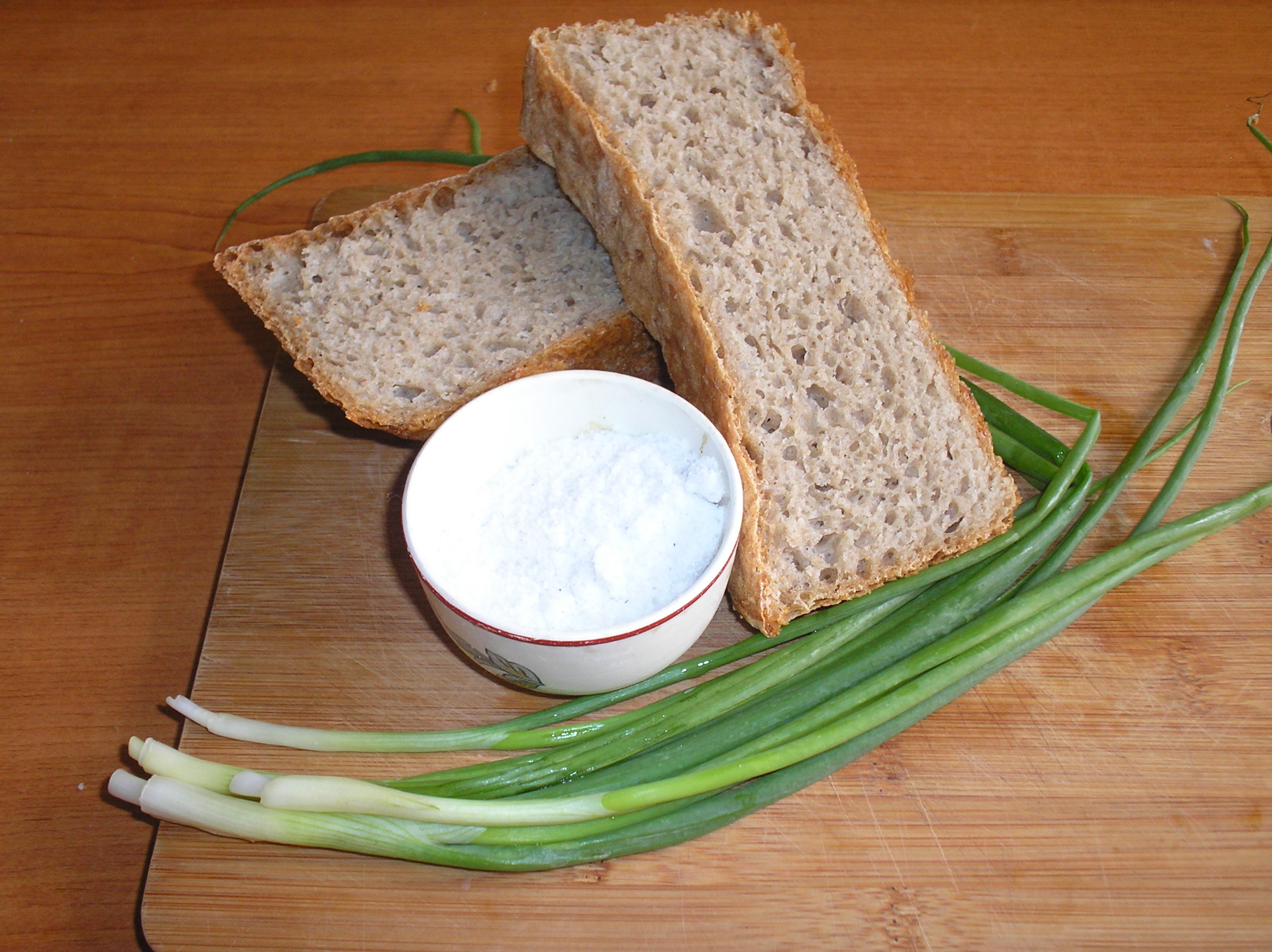 Хлеб на воде без яиц. Хлеб соль вода. Хлеб и вода. Сыр с хлебом и солью. Пост хлеб и вода.