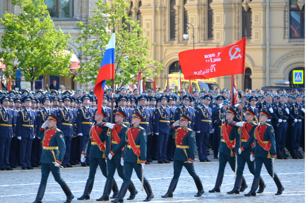 Внос знамени в зал